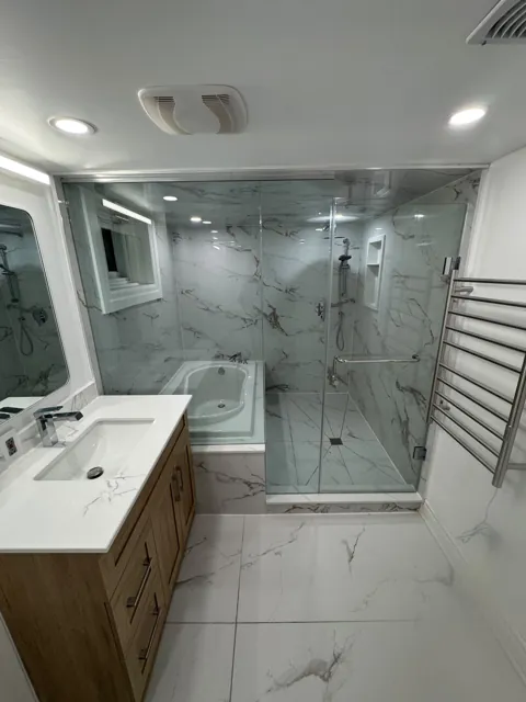 Full bathroom renovation in Brampton, after Canzeno