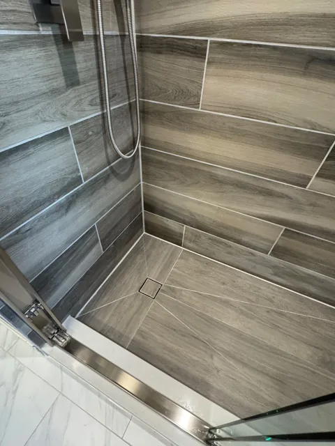 Tub to shower renovation in Whitby, after Canzeno