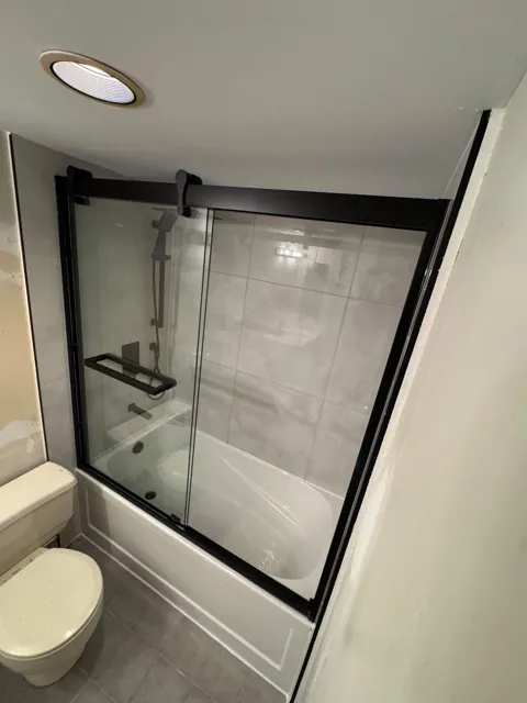 Tub to tub renovation in Richmond Hill, after Canzeno